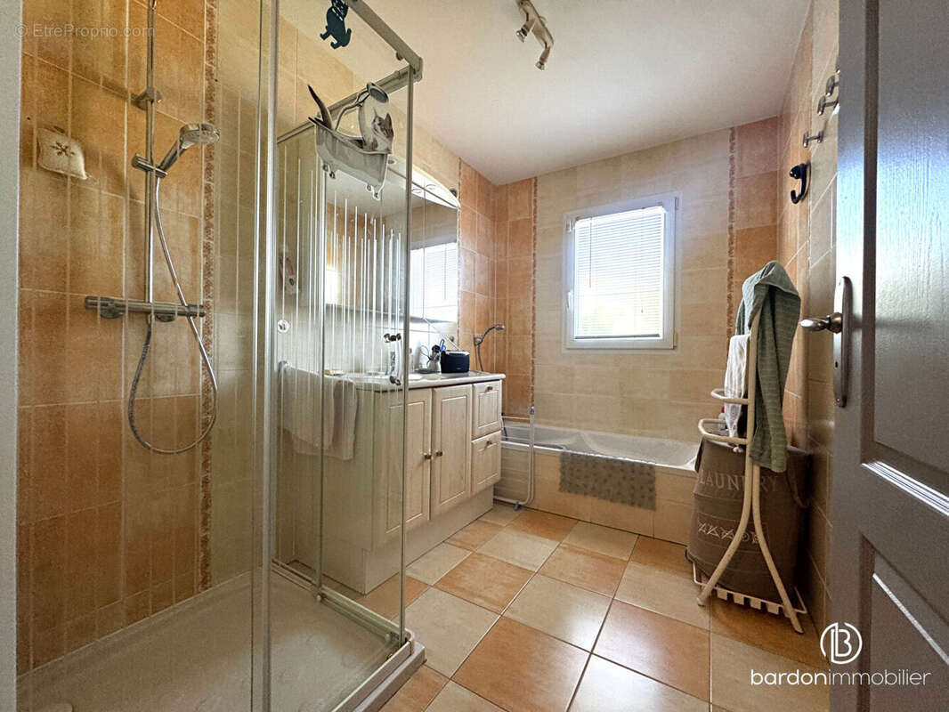 Maison 5 pièces - 95 m2 - Proche commodités Challans - photo 8