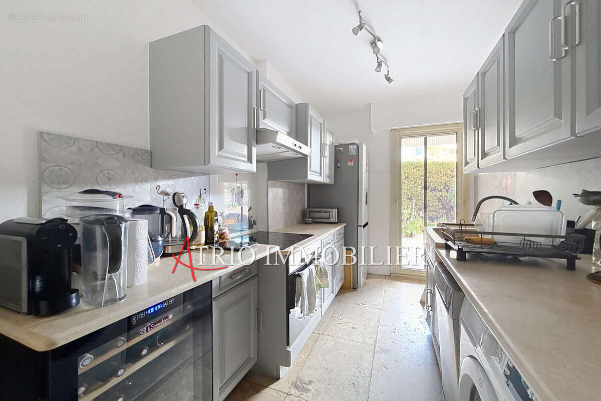 Appartement à SAINT-LAURENT-DU-VAR