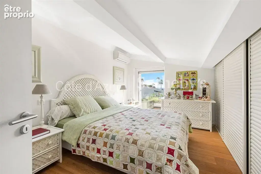 Villeneuve Loubet, villa de 205 m² avec piscine dans un domaine privé sécurisé - photo 14