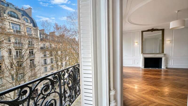 Appartement à PARIS-7E