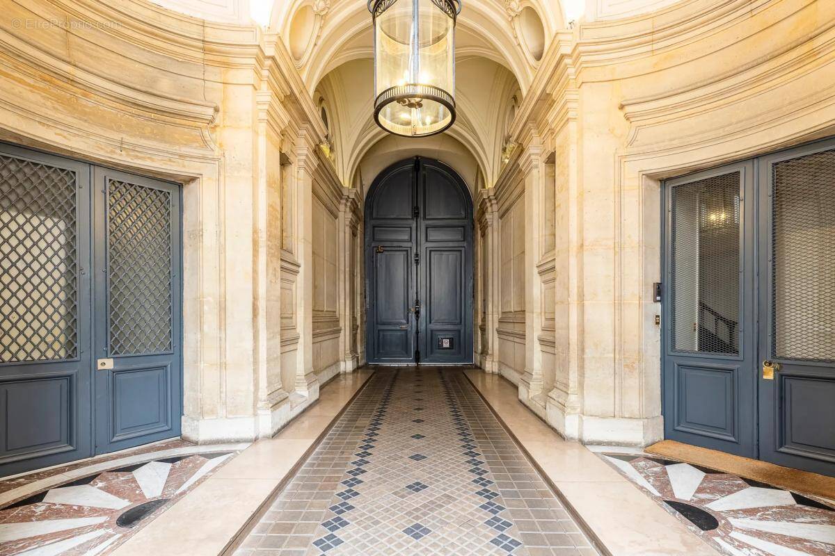 Appartement à PARIS-17E