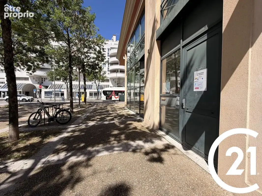 Commerce 250 m² à vendre à Valence (26000) - photo 2
