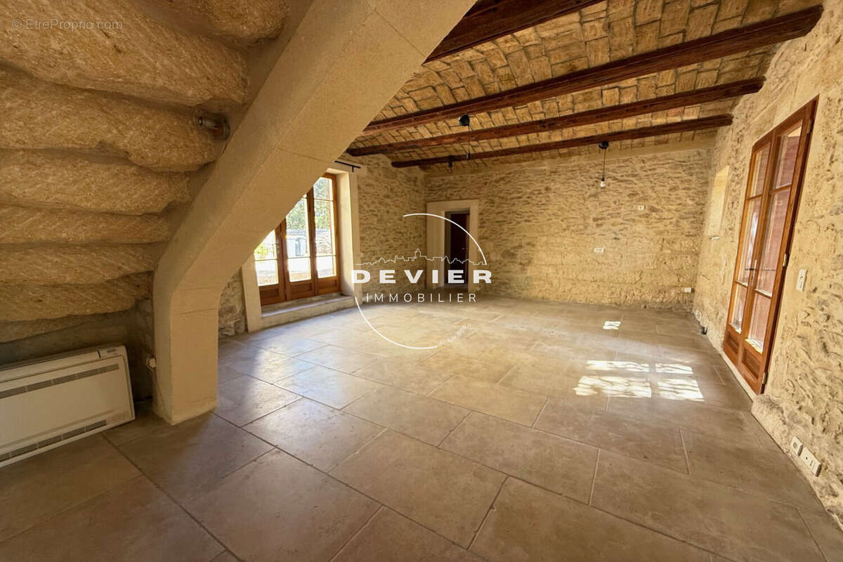 Maison 150 m² à Castries  - photo 6