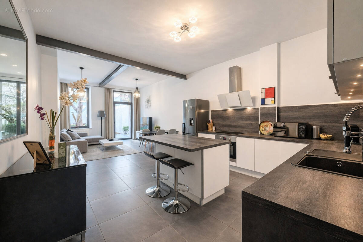 Commerce à MARSEILLE-1E