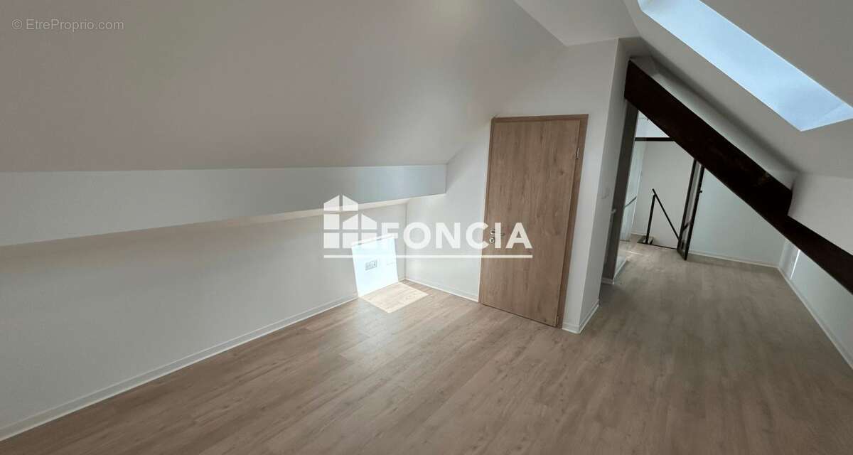 Sarrebourg – Exceptionnel duplex F3 de 104 m² dans une ancienne filature réhabilitée avec prestations contemporaines + carport - photo 11