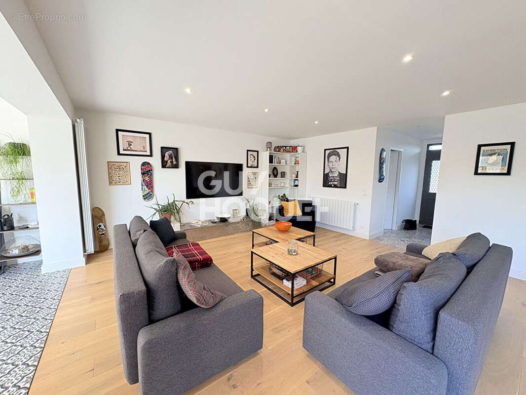 EXCLUSIVITE Chez Guy Hoquet Très belle maison entièrement rénovée, véritable coup de coeur ! - photo 7