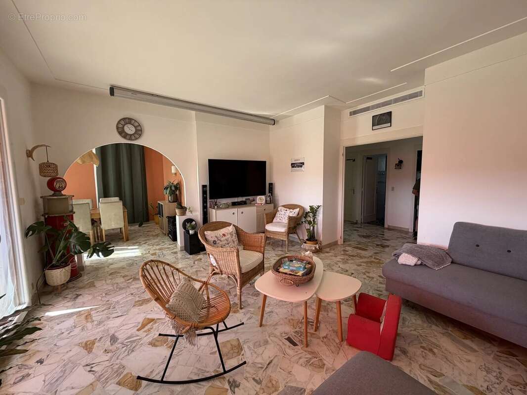 Appartement à BERRE-LES-ALPES