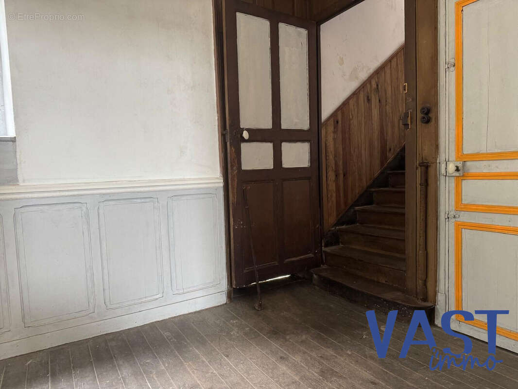 Maison à AMBRIERES-LES-VALLEES