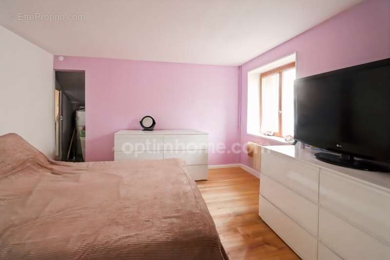 Maison Individuelle de  Centre Bourg - 5 pièces  - 4 chambres - Terrain de 505 m² - MAGNAC LAVAL   (87) - photo 8
