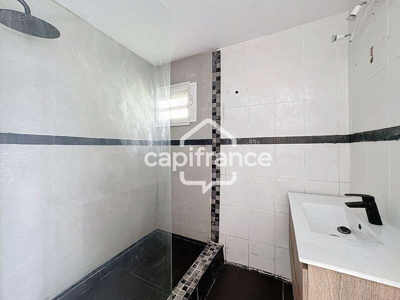 Maison à LES ABYMES