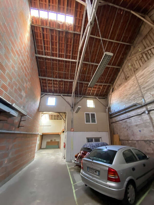 Vente d'un local d'activité de 446 m2 proche boulevard - photo 2