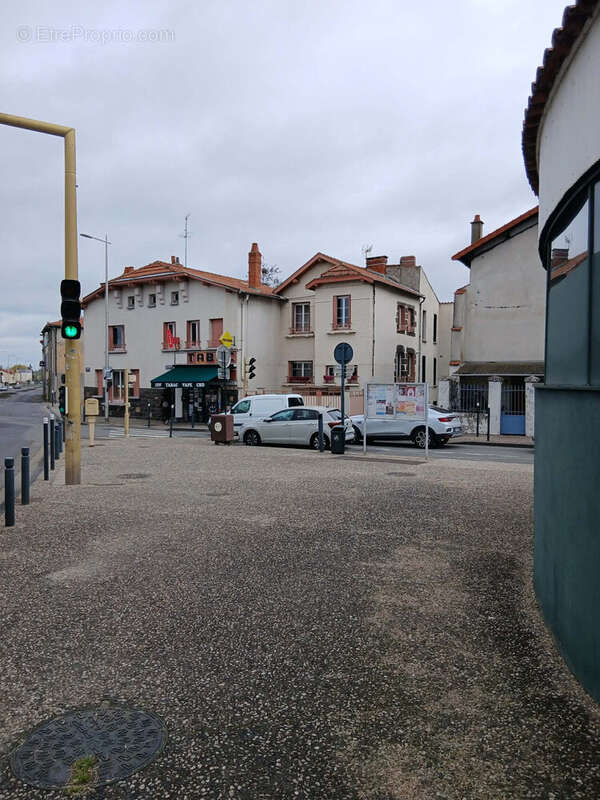 280 m² à Riom  - photo 2