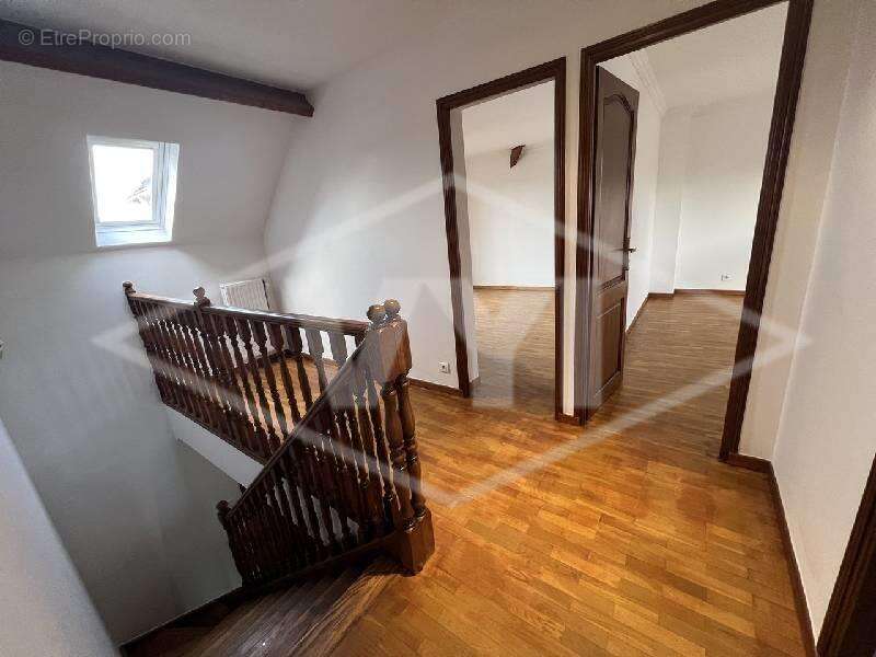 Maison à COMBS-LA-VILLE