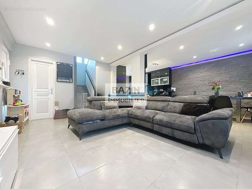 Maison à SAINTE-GENEVIEVE-DES-BOIS