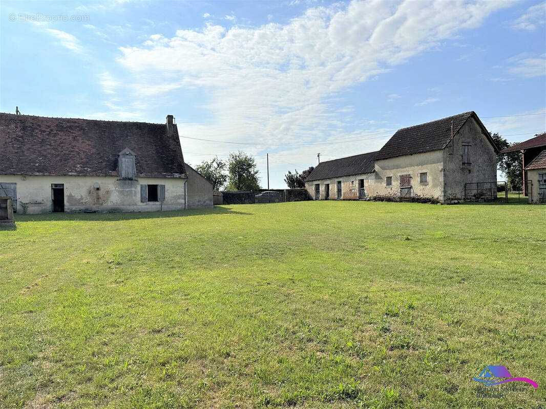 Maison et Dépendance  - Maison à VICQ-EXEMPLET