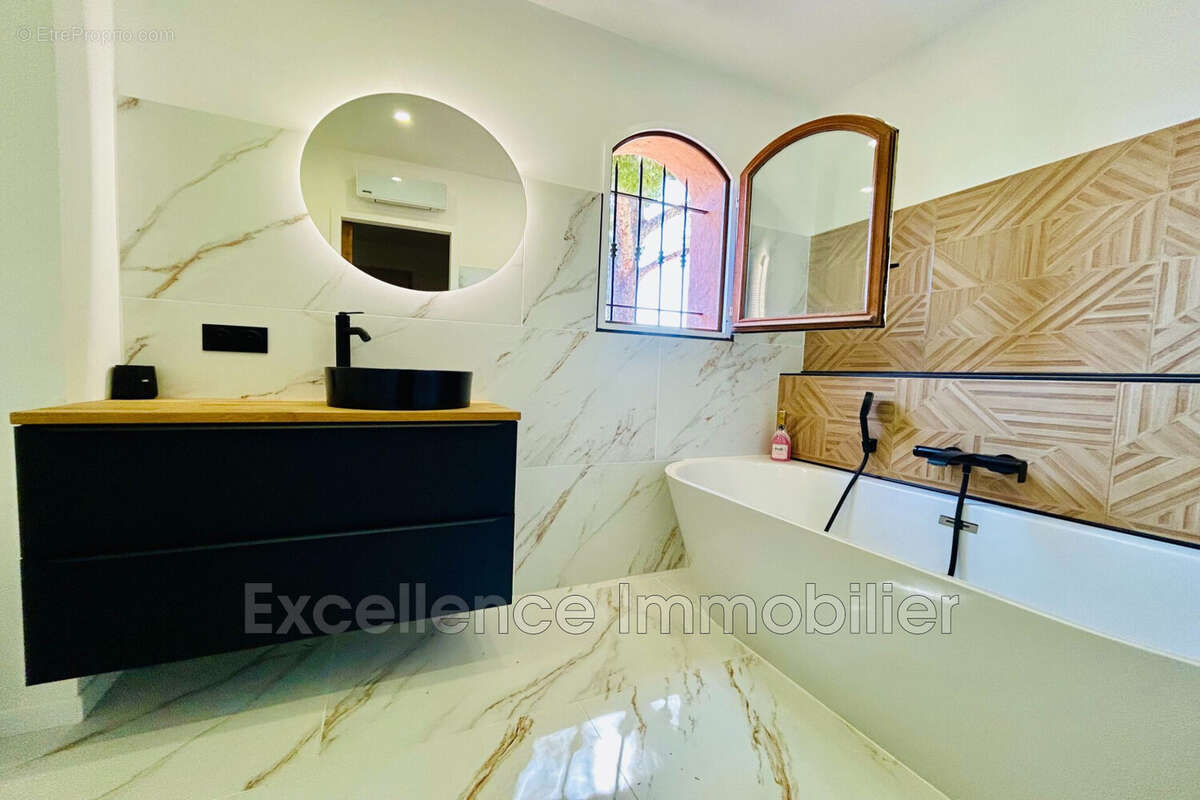 Maison à LES ISSAMBRES