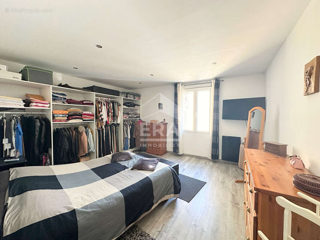 Maison à SAINT-LAURENT-DE-LA-SALANQUE