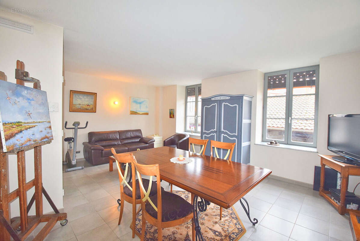 Appartement à L'ARBRESLE