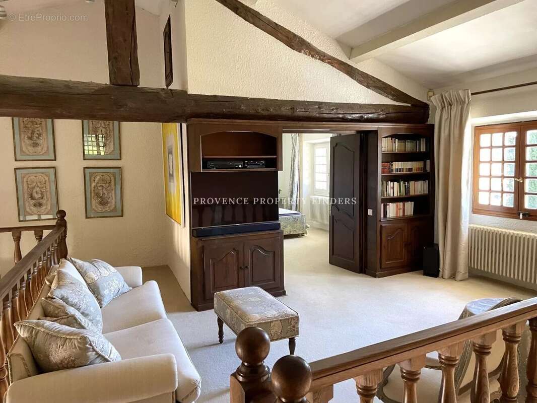 Maison à AUPS