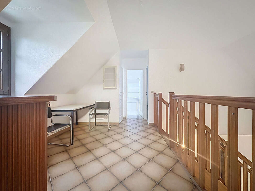 Local d'activité / habitation- Mareuil Les Meaux 108 m2 - photo 9