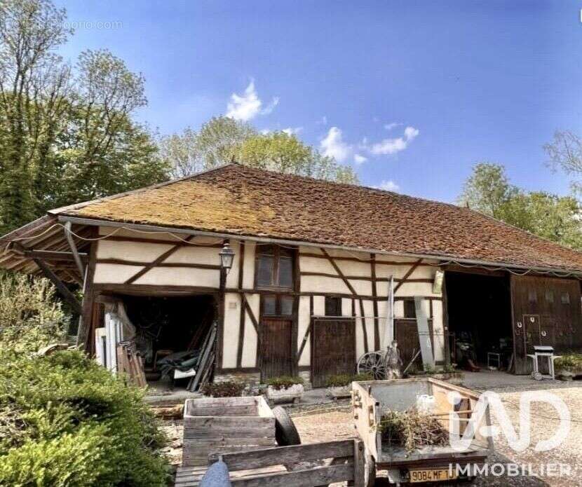 Maison 247 m² à Saint-Phal  - photo 5