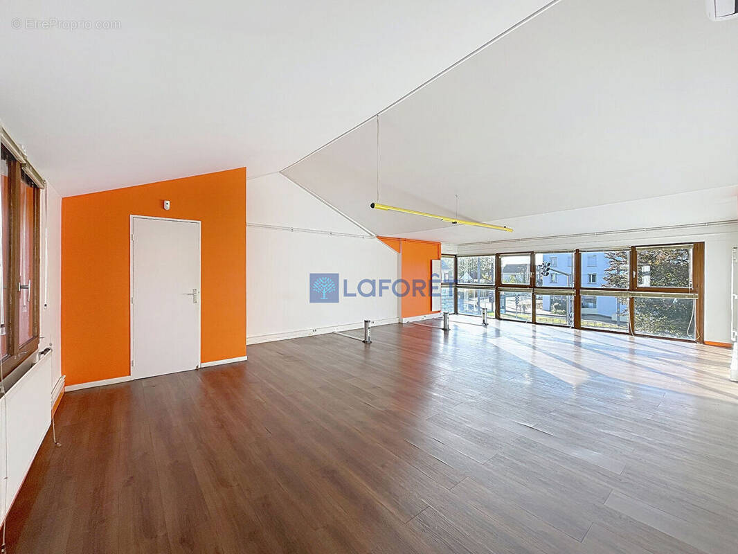 Commerce à SAINT-ETIENNE-DU-ROUVRAY