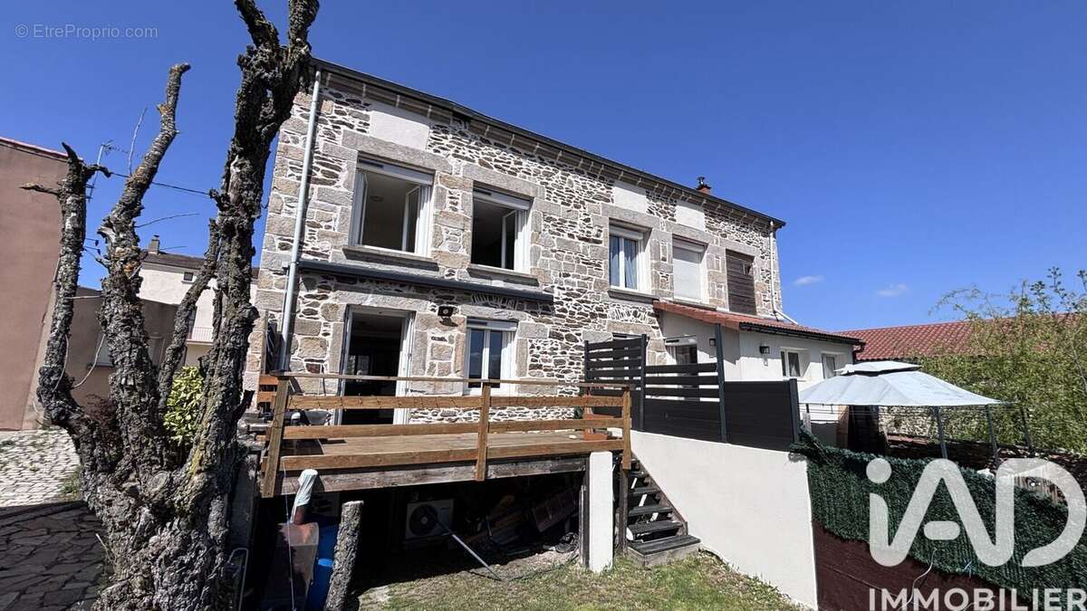Photo 3 - Maison à SAINT-JUST-MALMONT