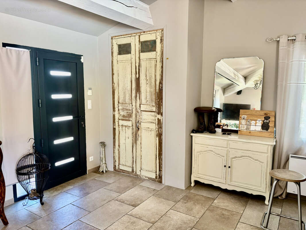 Commerce à MALAUCENE