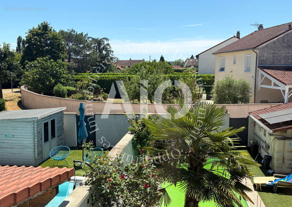 Superbe maison avec piscine à Jonage  - photo 17