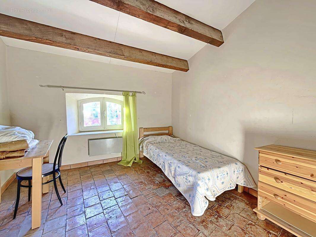 Maison à LA ROQUE-D&#039;ANTHERON