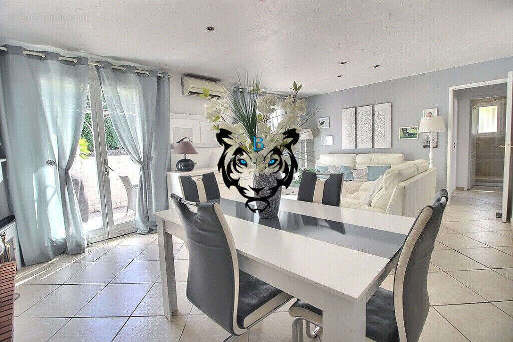 Maison à ROQUEBRUNE-SUR-ARGENS