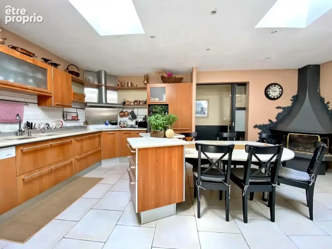 Maison 278 m² à Basse-Goulaine  - photo 8