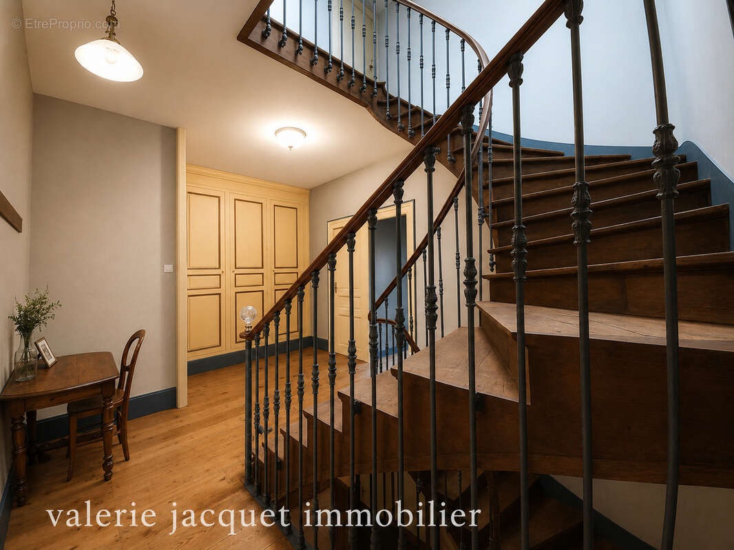 Maison bourgeoise de caractère avec jardin et cave voûtée   Centre de Coutras - photo 10