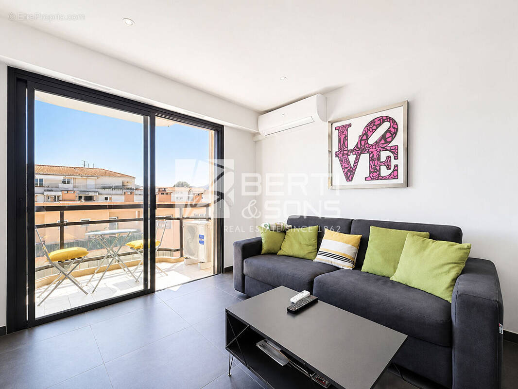 Appartement à MANDELIEU-LA-NAPOULE