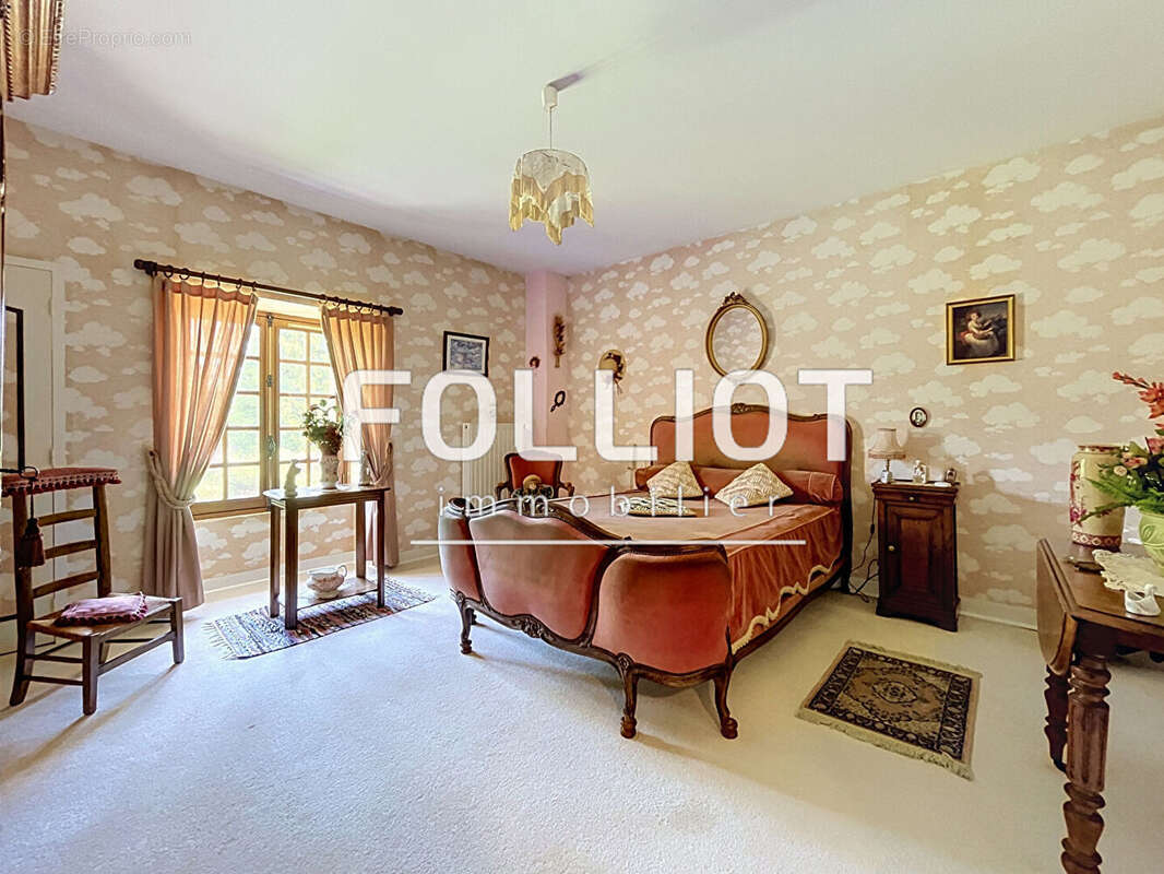 A vendre  - Maison de caractère - A vendre  -  Bourgvallees - photo 11