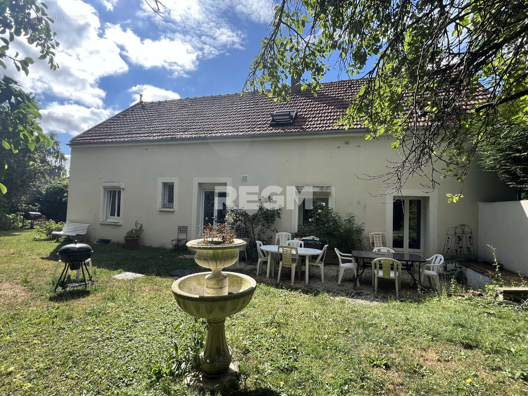 Maison à LA CHAPELLE-LA-REINE