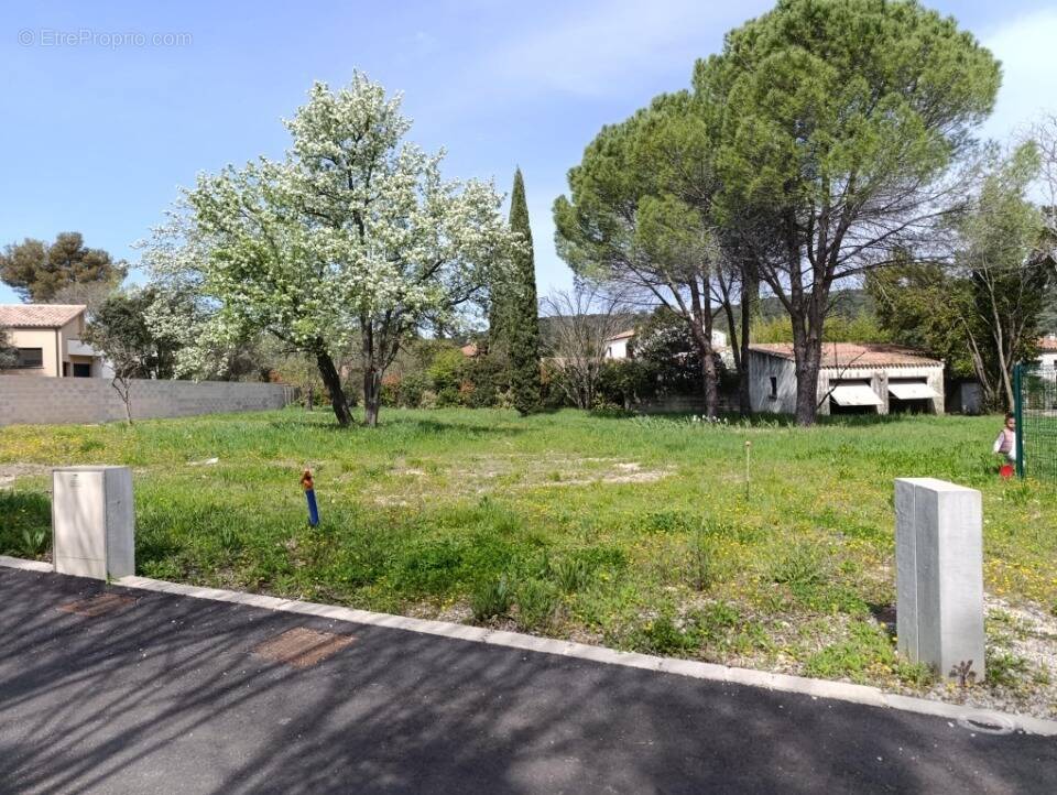 Terrain à LES MATELLES