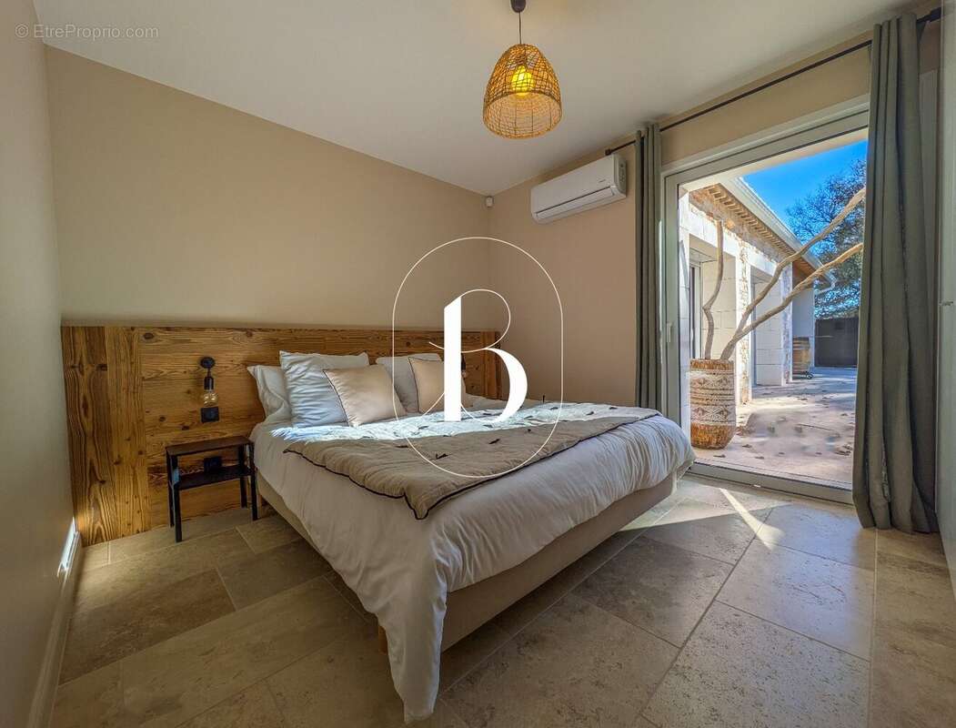 Maison à SAINT-PRIVAT-DE-CHAMPCLOS