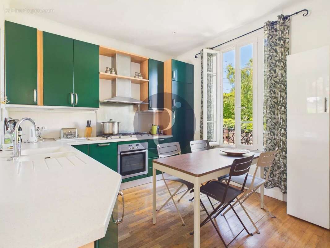 Maison à VERRIERES-LE-BUISSON