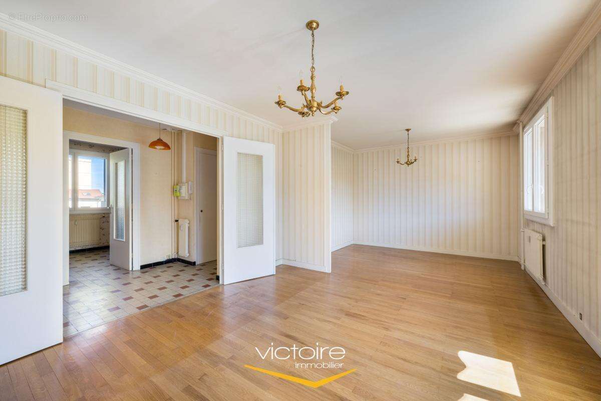 Appartement à RILLIEUX-LA-PAPE