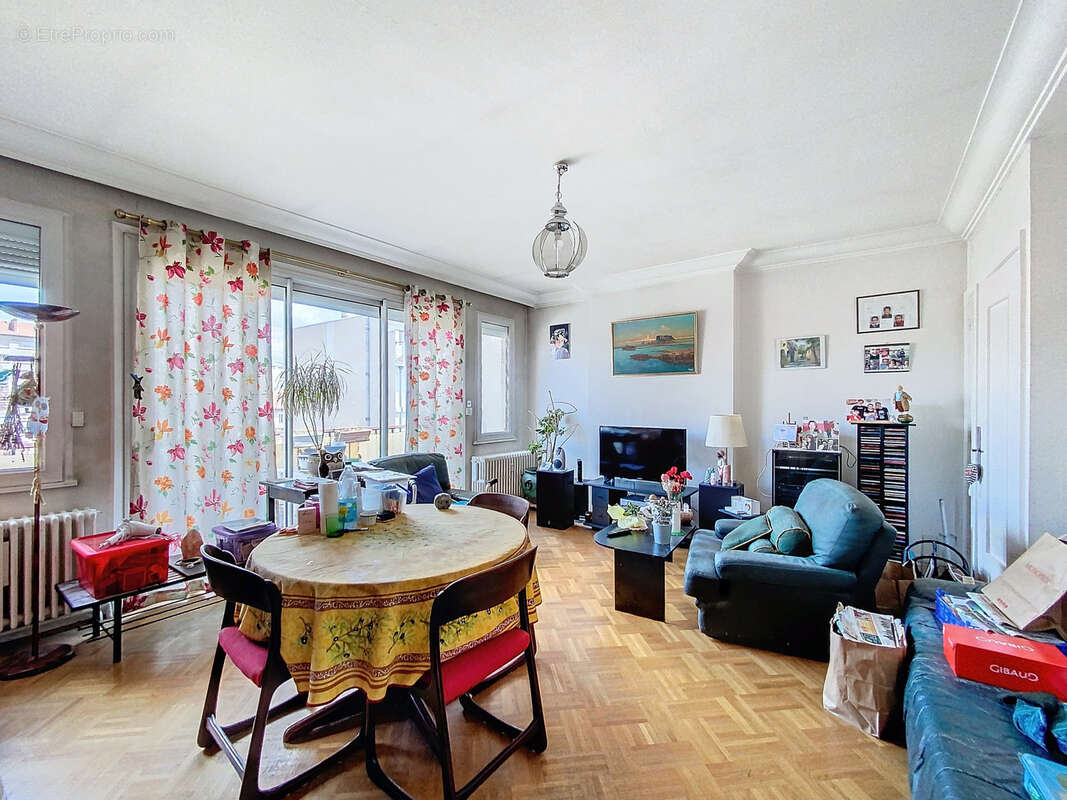 Appartement à SAINT-ETIENNE