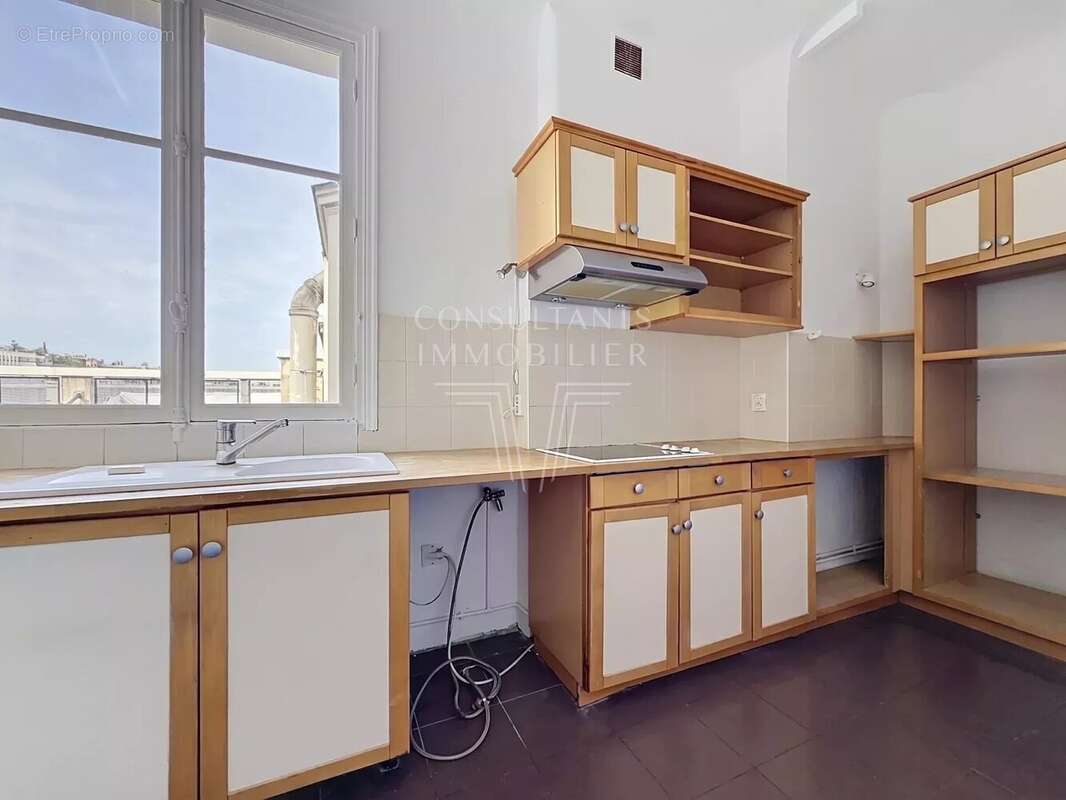 Voie privée - etage élevé - balcons - 2 chambres - - photo 9