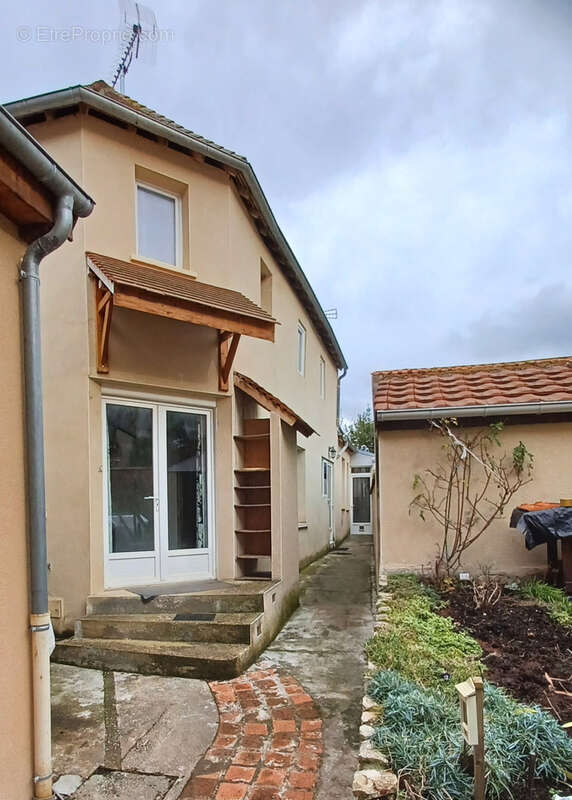 Maison à SAINT-MENOUX