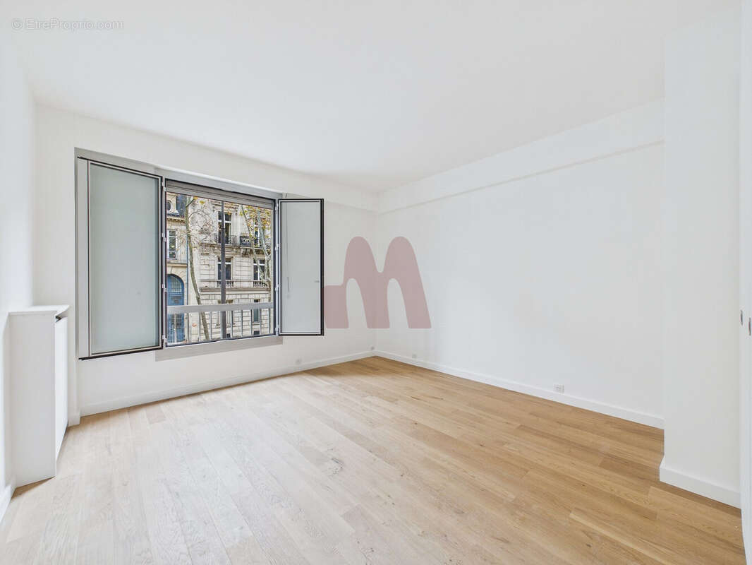 Appartement à PARIS-7E