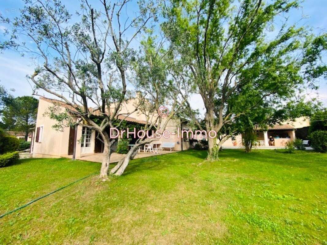 Maison à MONTAREN-ET-SAINT-MEDIERS