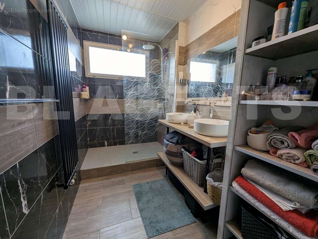 SDB - Appartement à PARENTIS-EN-BORN