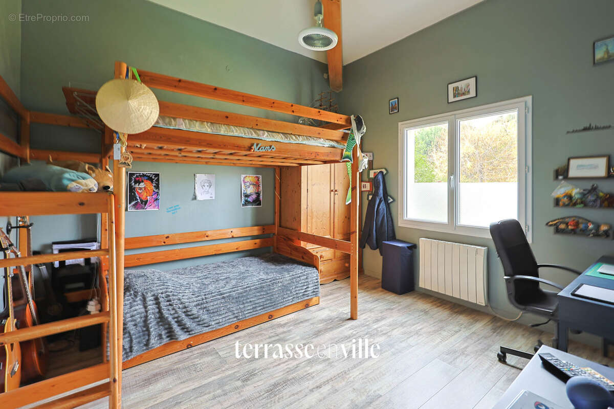 Maison à SIMIANE-COLLONGUE