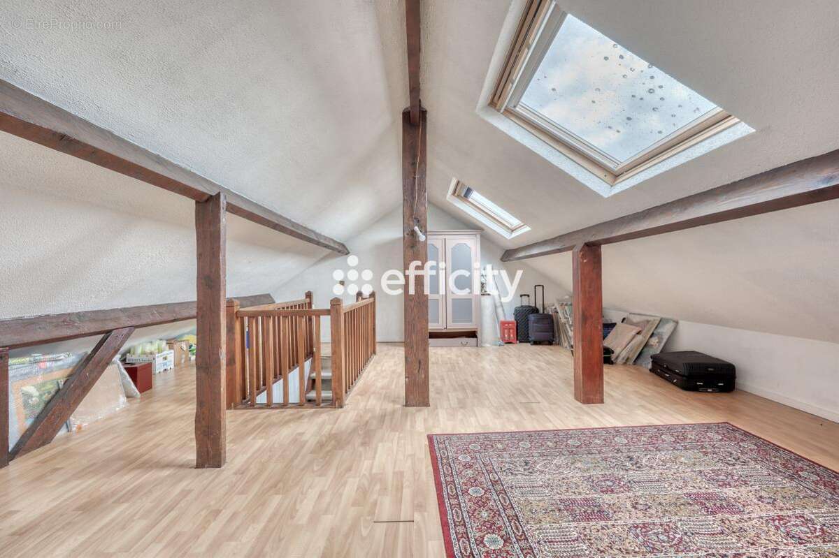 Maison à COMBS-LA-VILLE