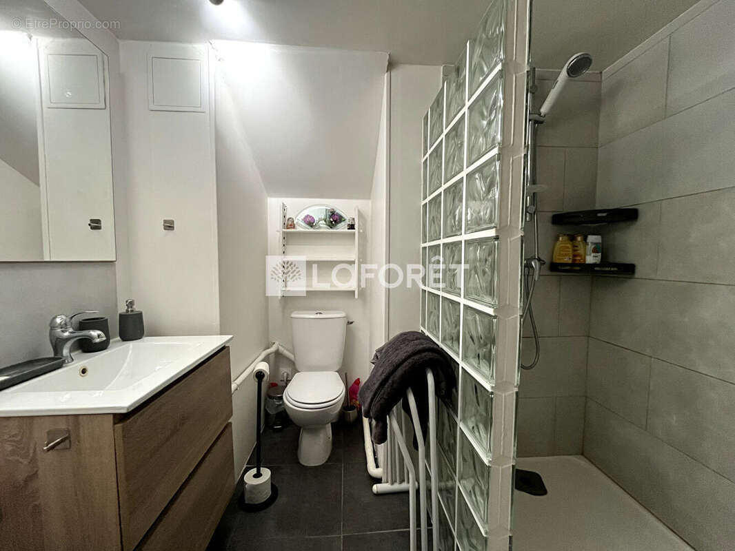 Aux portes du Vésinet, découvrez cette maison familiale offrant 5 chambres, une chambre de plain-pied et un espace indépendant. - photo 13