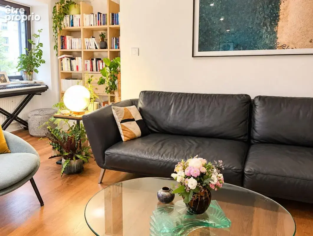 Au cœur de la ville, un appartement - local professionnel - F3 de 84m² - photo 2